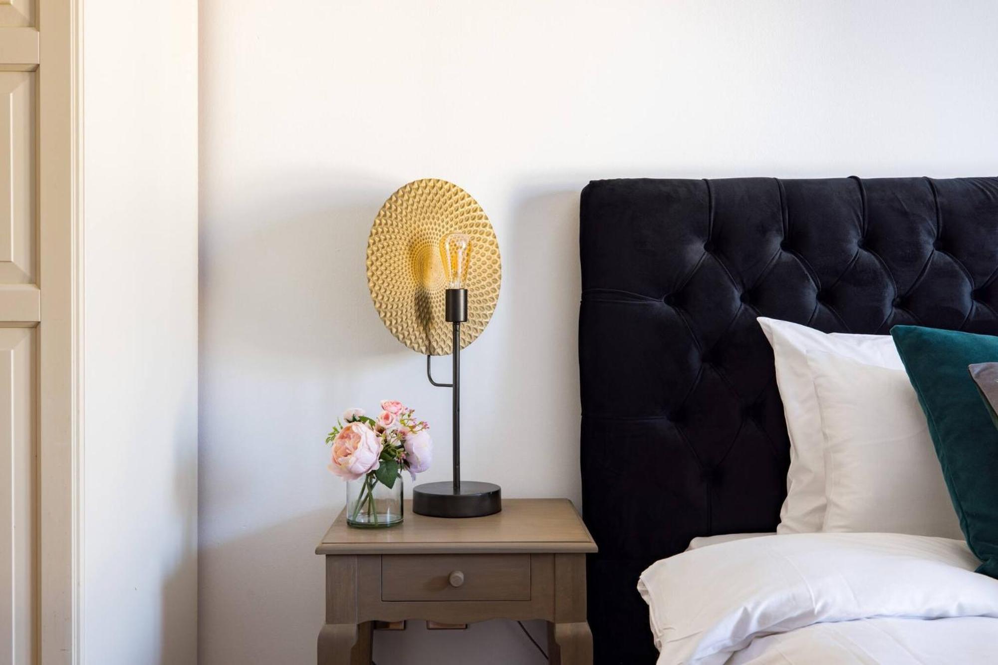 Wild Roses Service Apartments - East India London Bagian luar foto
