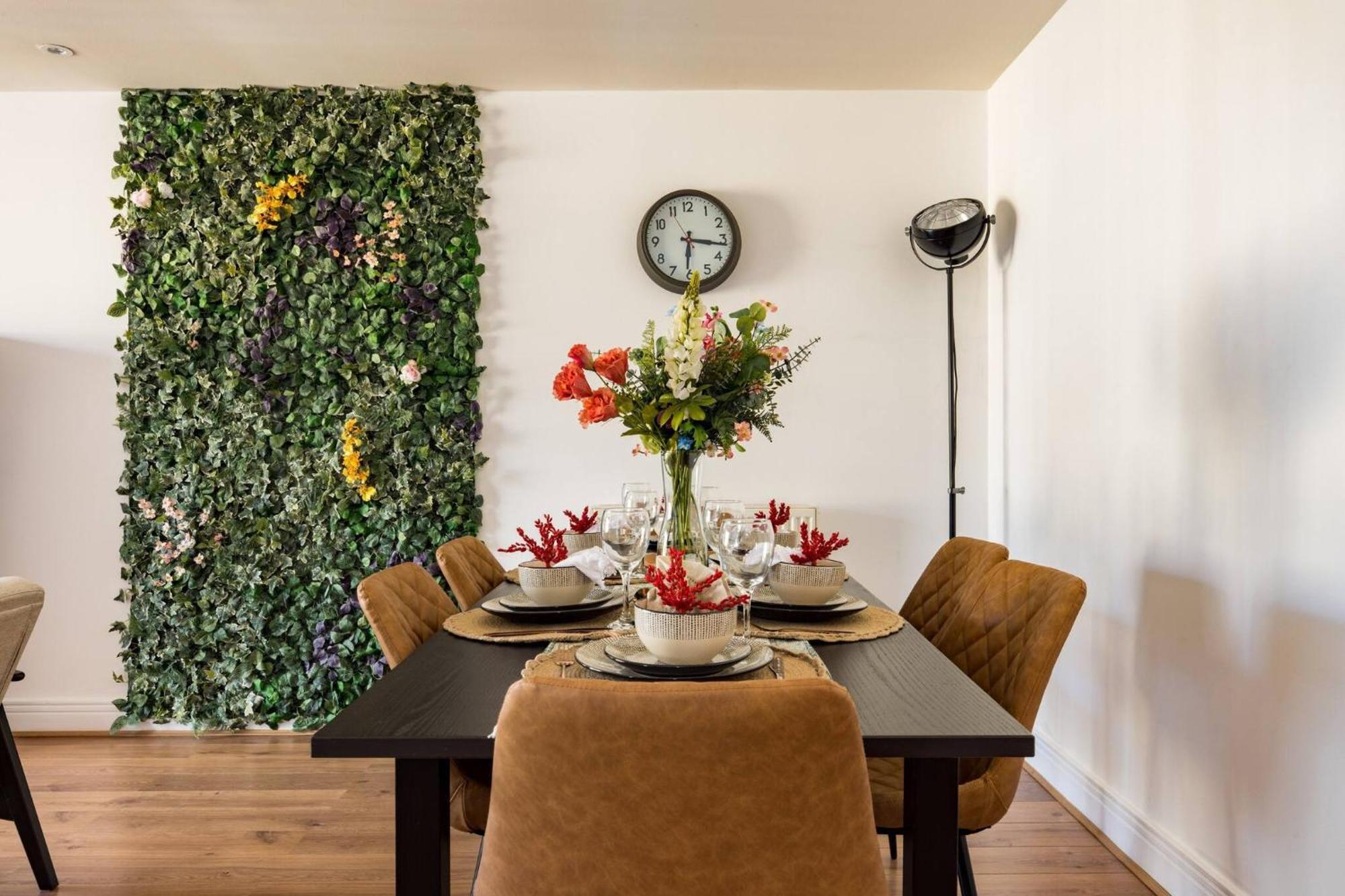 Wild Roses Service Apartments - East India London Bagian luar foto