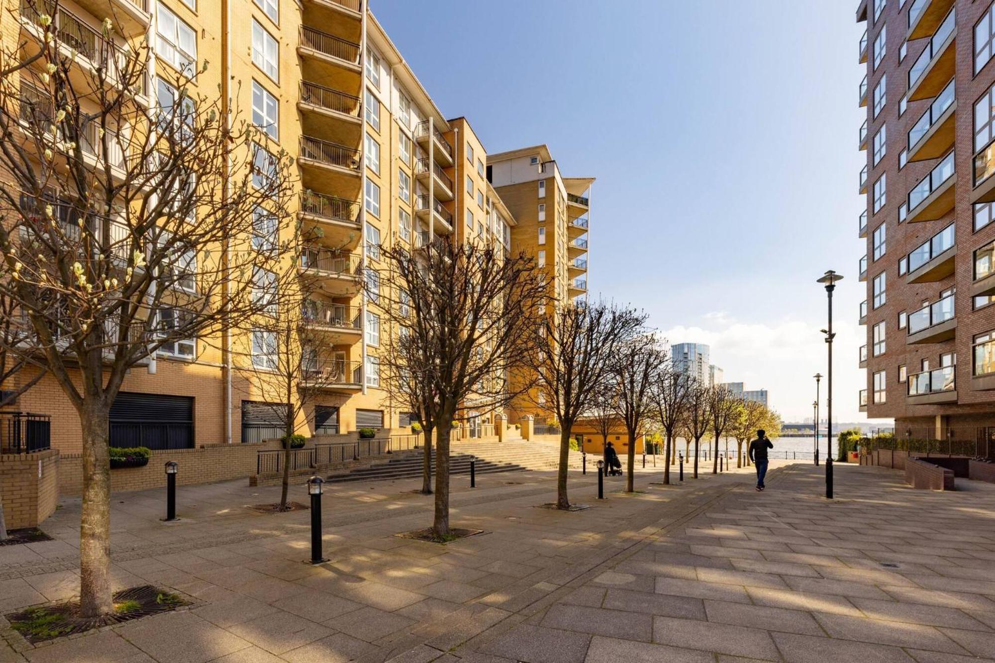 Wild Roses Service Apartments - East India London Bagian luar foto