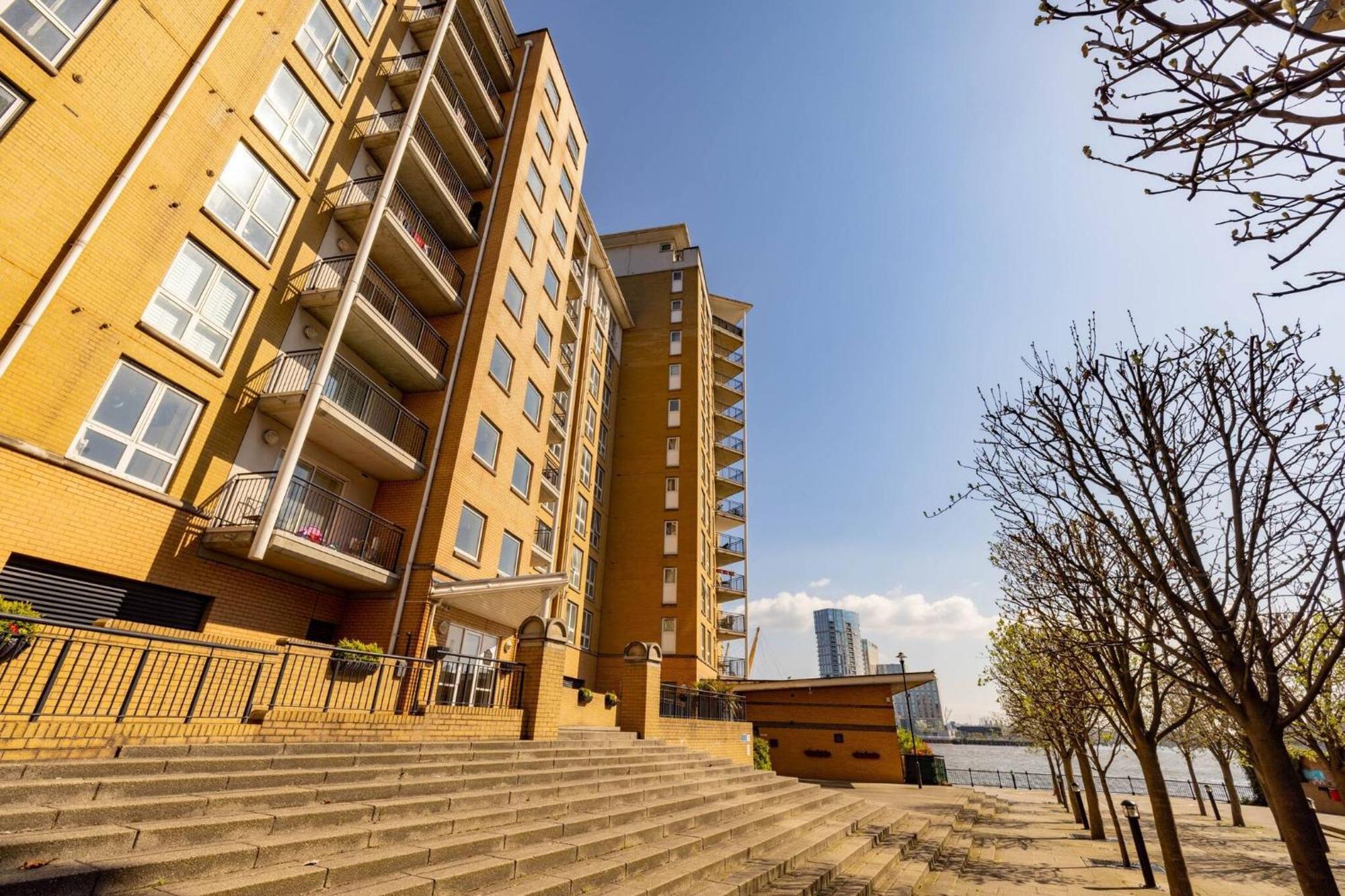 Wild Roses Service Apartments - East India London Bagian luar foto