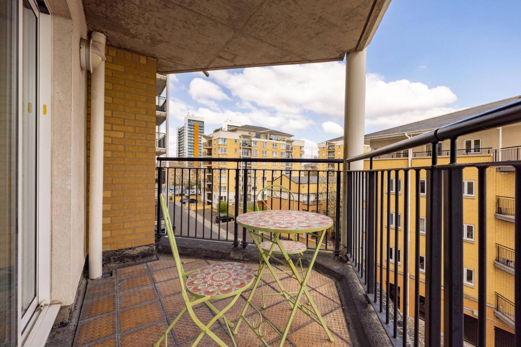 Wild Roses Service Apartments - East India London Bagian luar foto