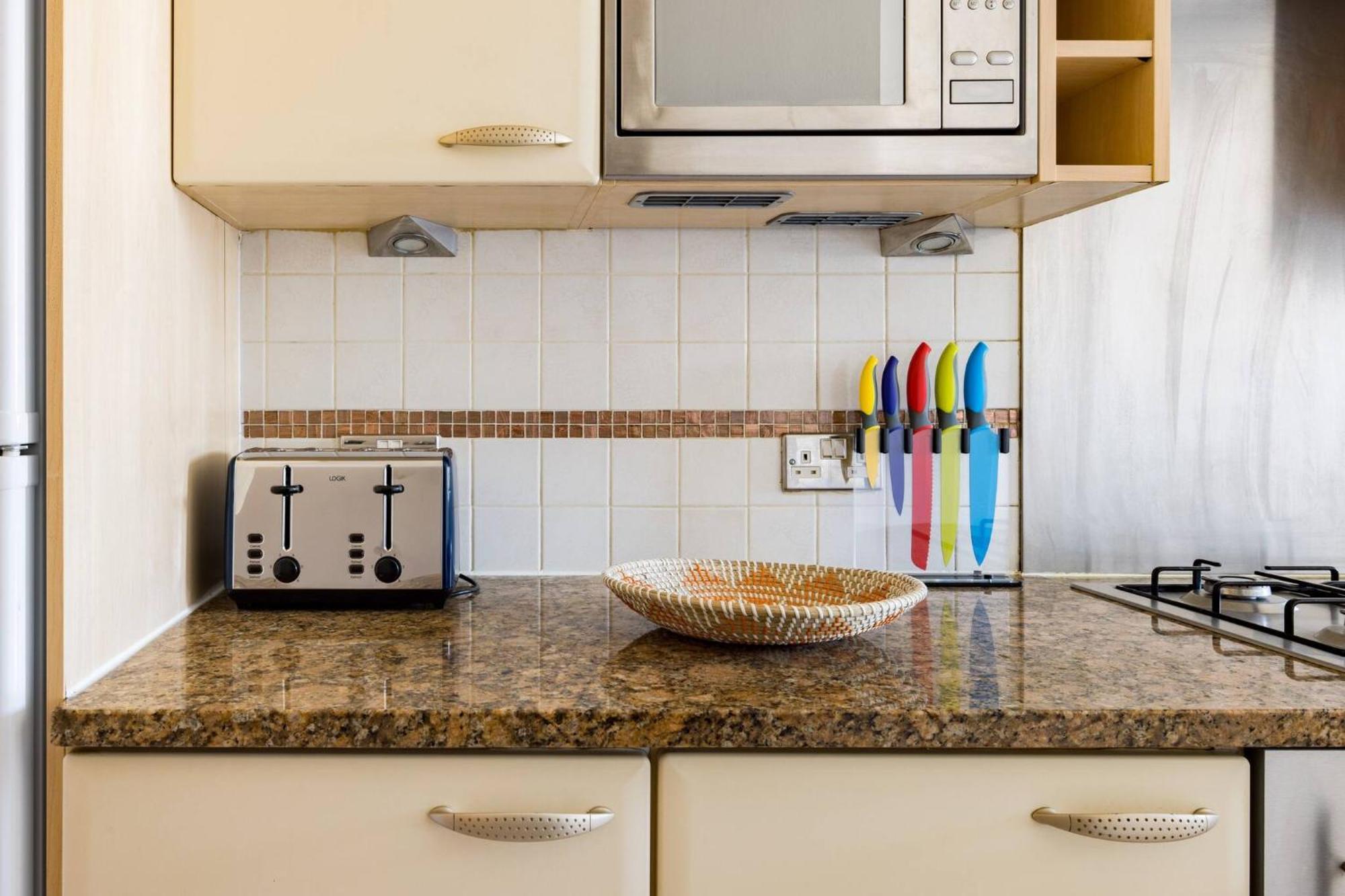 Wild Roses Service Apartments - East India London Bagian luar foto